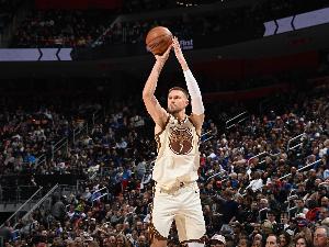 高炮台！波尔津吉斯17中7贡献22分7板5助  罚球7中6 - 资讯配图