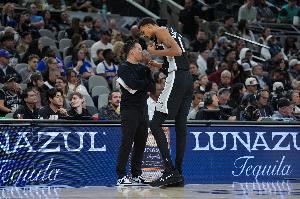 再取六连胜!马刺轻取热火近24场22胜 若火箭输公牛则锁西南冠军 - 资讯配图