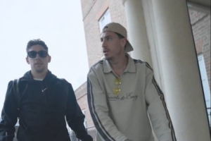 24小时内对手→队友！巴尔韦德与吉梅内斯一同抵达乌拉圭队驻地 - 资讯配图