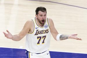 名记:东契奇跟裁判抱怨有时是不满球队 有时源自个人生活的烦恼 - 资讯配图