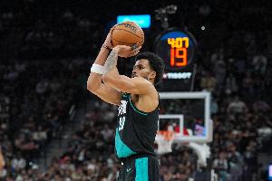 真是太准了！卡马拉半场6中6砍两队最高23分 三分5中5&罚球7中6 - 资讯配图