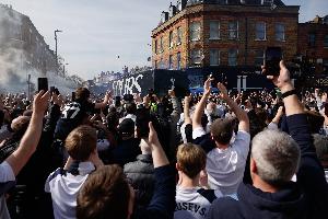 热刺球迷：枪手同事都不屑于嘲讽我 他们夺冠我们降级是终极噩梦 - 资讯配图