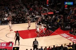 就这么打！杨瀚森挡拆顺下强硬压进内线 上篮两分到手 - 资讯配图