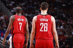 火媒：杜兰特40分 申京30+三双 但输给了近25战仅5胜的公牛 - 资讯配图