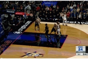 很难说没有情绪！麦凯恩面对老东家76人上场后连中两记三分！ - 资讯配图