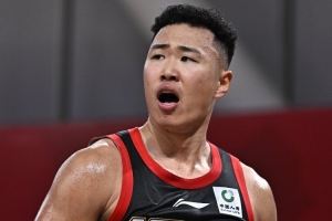 这不是外援?贺希宁三节战罢12中10&三分5中4 轰24分率队继续领先 - 资讯配图