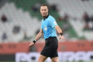 意大利附加赛裁判：荷兰名哨马克列执法，曼萨诺担任四官 - 资讯配图