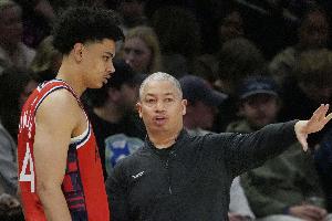 桑德斯谈卢指导半场讲话:有时需要安排轮休 但仍要保持职业精神 - 资讯配图