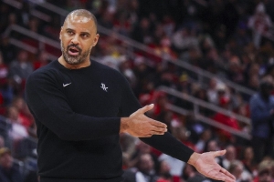 爆冷不敌公牛!乌度卡怒斥全队不尊重比赛 同时嘲讽判罚尺度 - 资讯配图