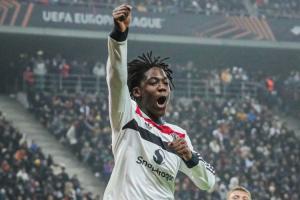 现周薪2.5万镑！罗马诺：曼联接近与20岁梅努续约至2031年 - 资讯配图