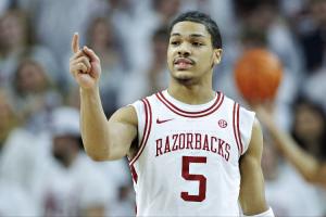 疯三2场轰60分！大一球星阿卡夫将拥有锐步签名鞋 创NCAA历史纪录 - 资讯配图