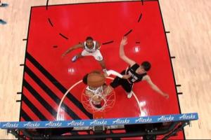 韦斯利第一个跑过来庆祝~杨瀚森内线一打二转身上篮 可惜加罚没进 - 资讯配图