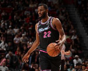 复出状态可以！维金斯半场5中4&三分2中1拿到9分3板2断1帽 - 资讯配图