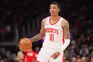 又崩盘了!小贾巴里·史密斯半场6中0一分未得 拿到3篮板 - 资讯配图