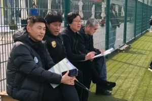 李国旭、张耀坤、徐晖现场指导,携手助力大连队备战东北超 - 资讯配图