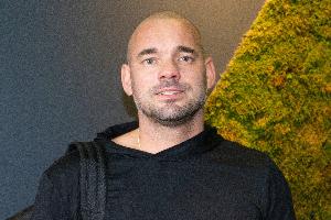 斯内德：欧冠决赛前巴洛特利愤怒离开训练场，穆帅在决赛惩罚了他 - 资讯配图