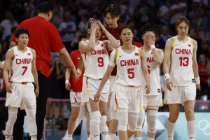 记者：24年女篮一大牌球员不坐球队大巴打商务车 随后有球员效仿 - 资讯配图