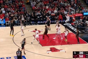 终于等到你！杜兰特弧顶命中球队首记三分后 谢泼德三分也开和 - 资讯配图