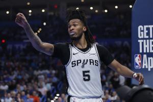 今日马刺对阵热火 瓦塞尔出战成疑 卡斯尔&鲍威尔&哈克斯可出战 - 资讯配图