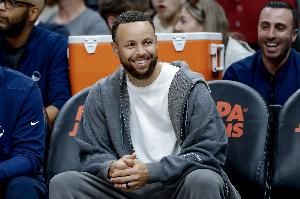 勇士官方：库里昨日并没有进行五对五训练 但其伤情并没有恶化 - 资讯配图