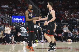 杜兰特+申京+阿门合计54中39得到96分 其余火箭队员38中10得28分 - 资讯配图