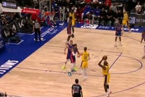 开和！詹姆斯空位三分+三分线起步上篮连得五分打破个人得分荒 - 资讯配图