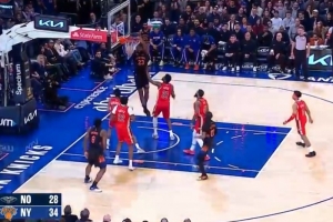 行云流水啊！阿努诺比传球克拉克森 后者不停球助飞米罗空接暴扣 - 资讯配图