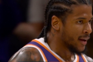 突然发力！杰伦·格林反击得手后连续三分命中 次节已独得11分 - 资讯配图