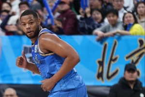 解说:北京第四节启用斯佩尔曼效果立竿见影 能拉开空间也能抢板 - 资讯配图