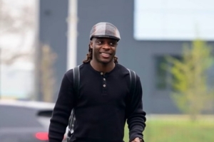 多库分享动态,谢尔基调侃:你从教练那里拿了贝雷帽吗? - 资讯配图