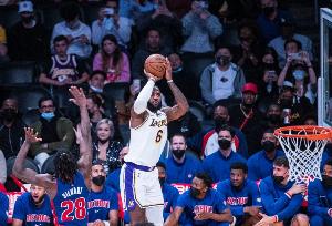 马克西:斯图尔特是绿巨人浩克 敢去追打詹姆斯的人都是浩克 - 资讯配图