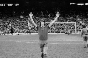 每体:利物浦传奇球员约翰・托沙克被确诊患有老年痴呆症 - 资讯配图