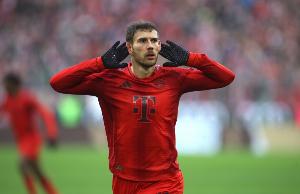 隆戈：米兰努力签格雷茨卡但700万欧年薪+签字费太贵，枪手领先 - 资讯配图