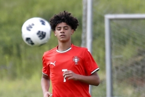 科贝记者:迷你罗并未在皇马青年试训,只为远离中东保持训练状态 - 资讯配图