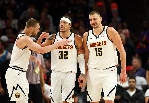 竞争白热化！掘金守住第四落后湖人1.5场 火箭领先太阳已达4场！ - 资讯配图