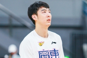 媒体人：广东可以考虑签回张明池 外援就能直接找后卫了 - 资讯配图