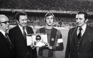 记者：皇马曾想签克鲁伊夫，但既无法匹配要价也未能说服球员 - 资讯配图