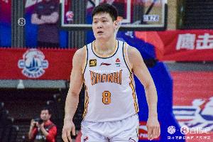 惨不忍睹！张宁半场打了4分钟累计4次犯规 2中1拿到3分 - 资讯配图