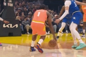 是登哥的节奏！哈登连续控运+双变向突破晃晕比塔泽 轻松抛投2+1 - 资讯配图