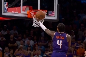 针锋相对！杰伦·格林强攻追平 随后穆雷和布克单打各自跳投命中 - 资讯配图