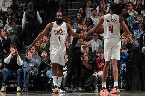 8中8！莫布里：进攻端感觉非常自信 我和哈登现在化学反应很好 - 资讯配图