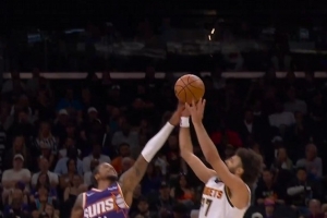 打到手了！杰伦·格林对贾马尔·穆雷投篮犯规 太阳挑战失败 - 资讯配图