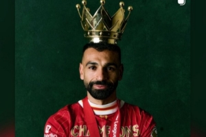 范戴克社媒转发照片致敬萨拉赫:传奇! - 资讯配图