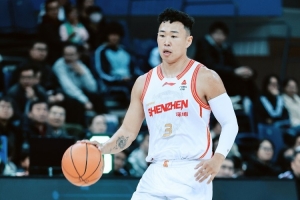 媒体人：综合数据&球队成绩 今年的MVP大概就是贺希宁胡金秋之争 - 资讯配图