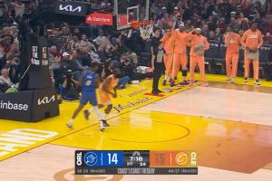 骑士生涯首扣！哈登快下双手轻扣一记 一年多以来的首扣！ - 资讯配图