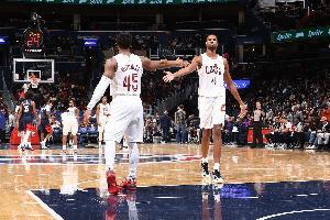 分差迅速上双！骑士下半场开局一波6-0打停魔术 - 资讯配图