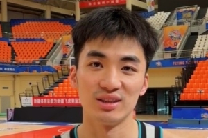 于德豪：祝在新疆的朋友新年快乐 大家开开心心打球 永远是一家人 - 资讯配图