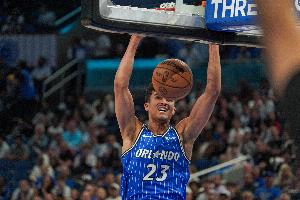 很值！席尔瓦被吹进攻犯规 魔术挑战成功改判2+1 - 资讯配图