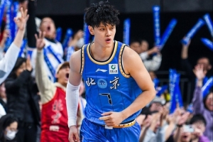 曾凡博在此前国家队集训时膝部积水 北京希望小曾伤病痊愈再出战 - 资讯配图