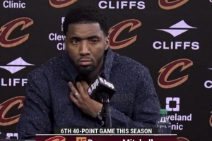 米切尔谈眼睛：能看见了&医生说没大问题 实际上没看起来那么糟糕 - 资讯配图